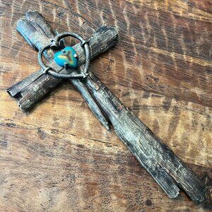 Rustic Western Wall Cross With Heart Centerpiece & Weathered Wood Look